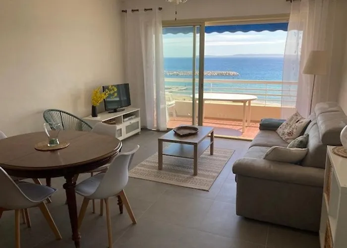 T2 Au Lavandou Avec Terrasse Vue - Fr-1-308-167 *